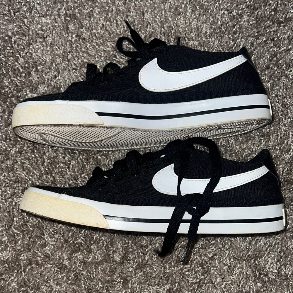 Nike Women’s Black and White Low-Top Sneakers